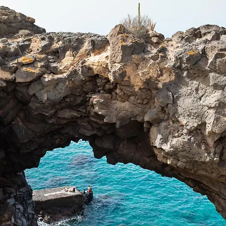 Home2book Cozy Pool & Terrace Apartment, 아파트 *