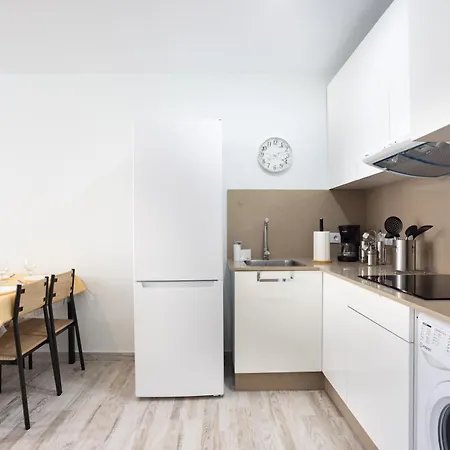 Home2book Cozy Pool & Terrace Apartment, * アロナ
