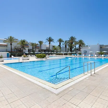 아파트 Home2book Cozy Pool & Terrace Apartment, 아로나